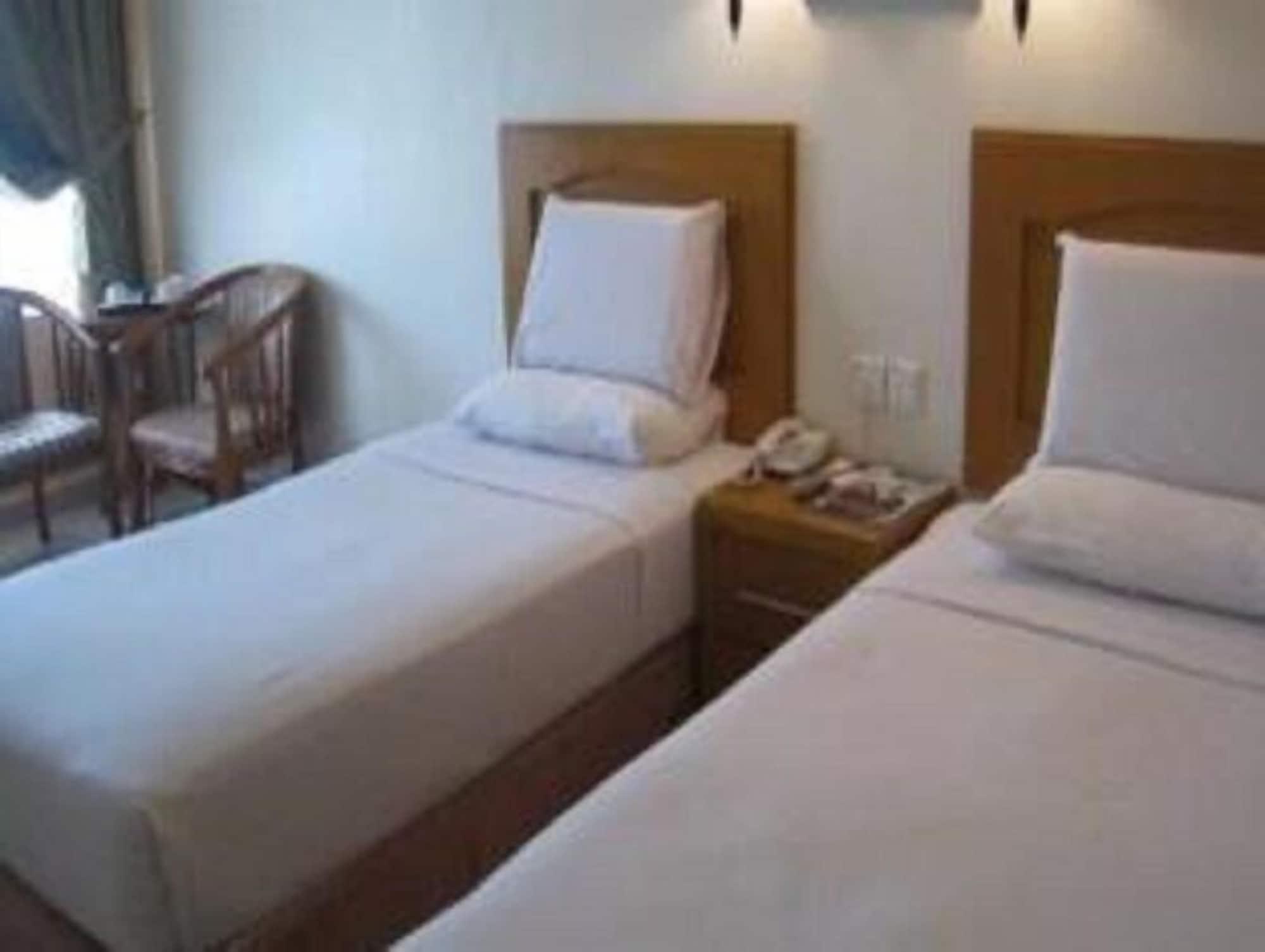 קוטה קינבלו Megah D'Aru Hotel מראה חיצוני תמונה