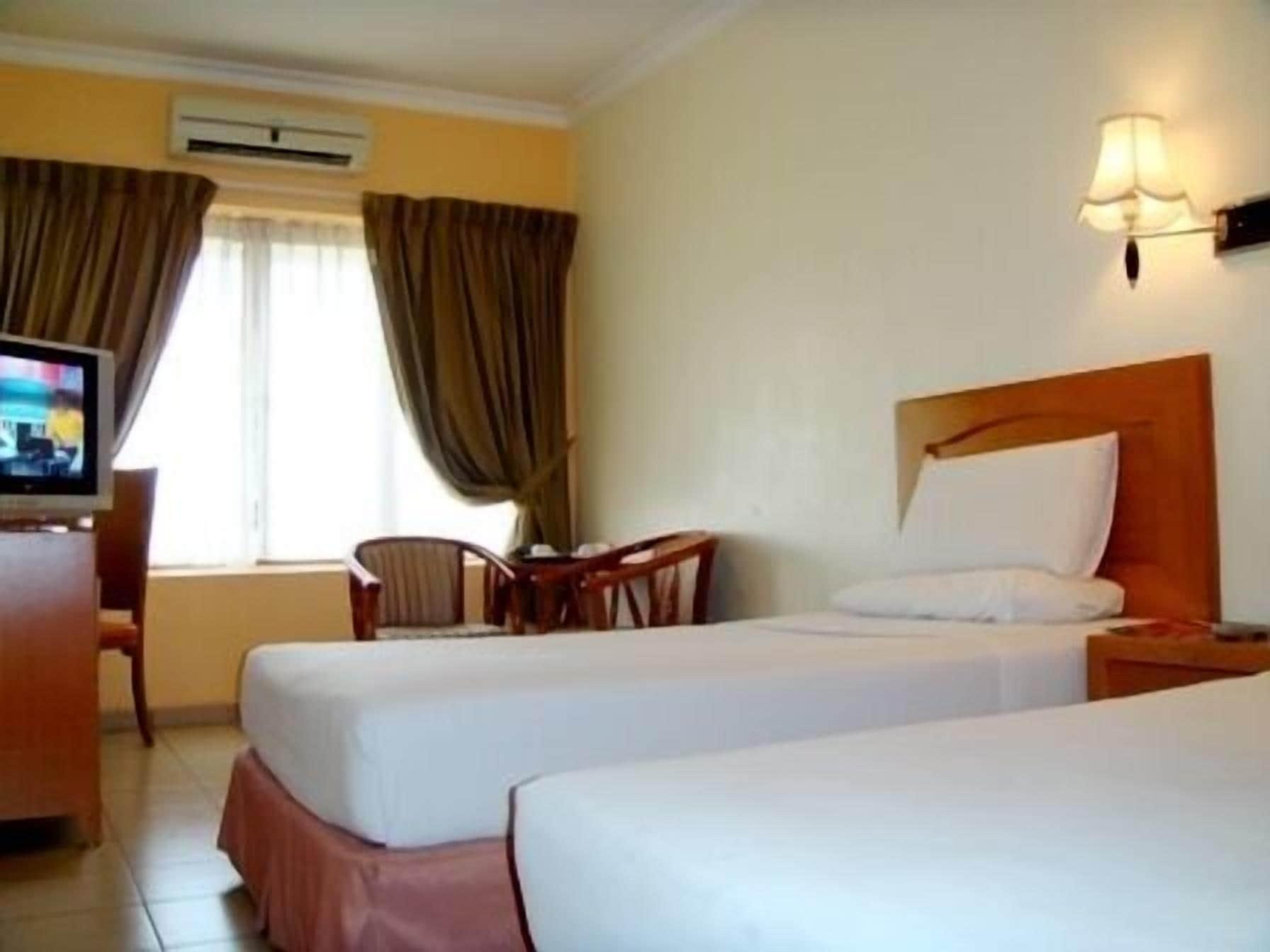 קוטה קינבלו Megah D'Aru Hotel מראה חיצוני תמונה