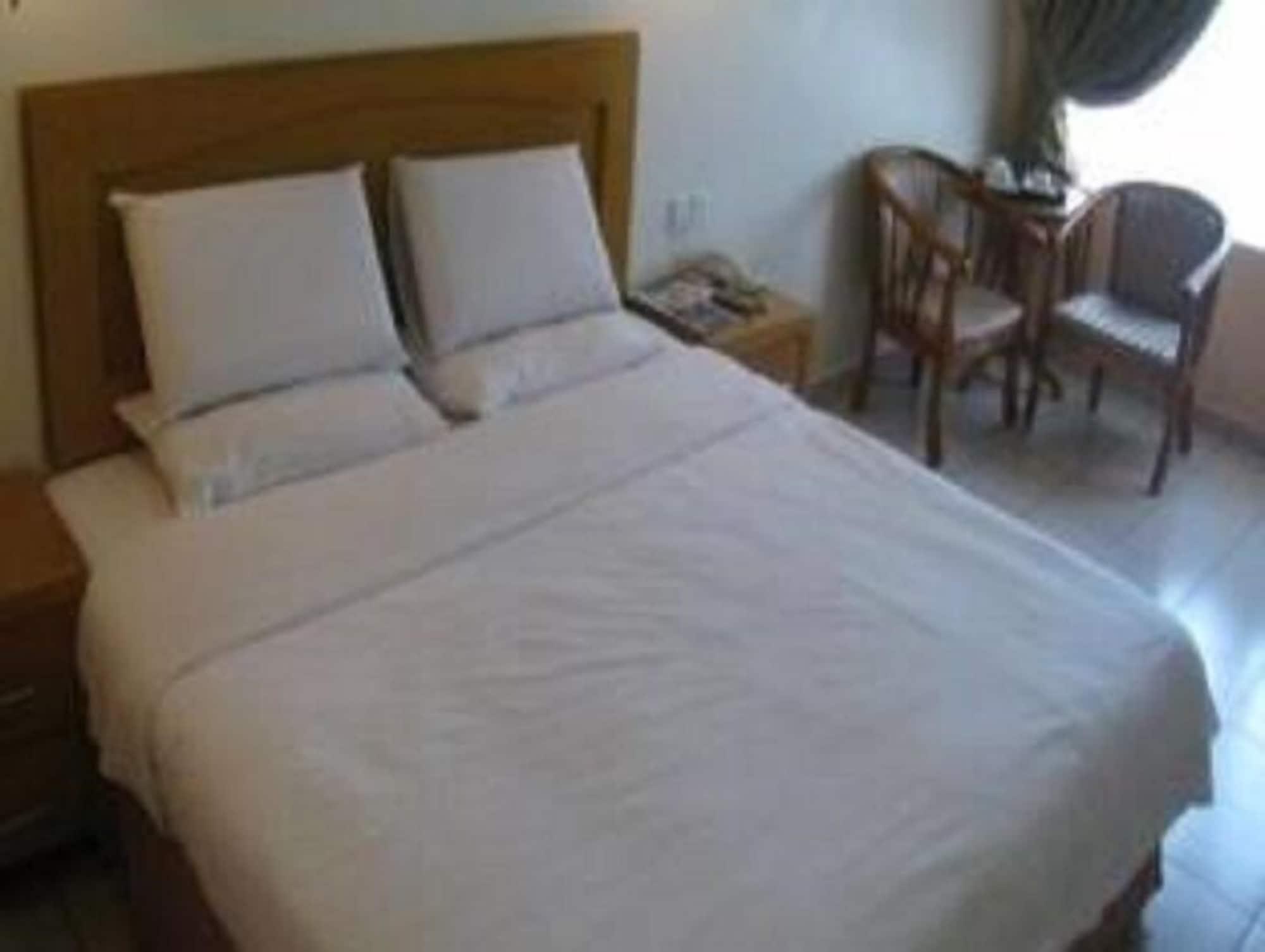 קוטה קינבלו Megah D'Aru Hotel מראה חיצוני תמונה