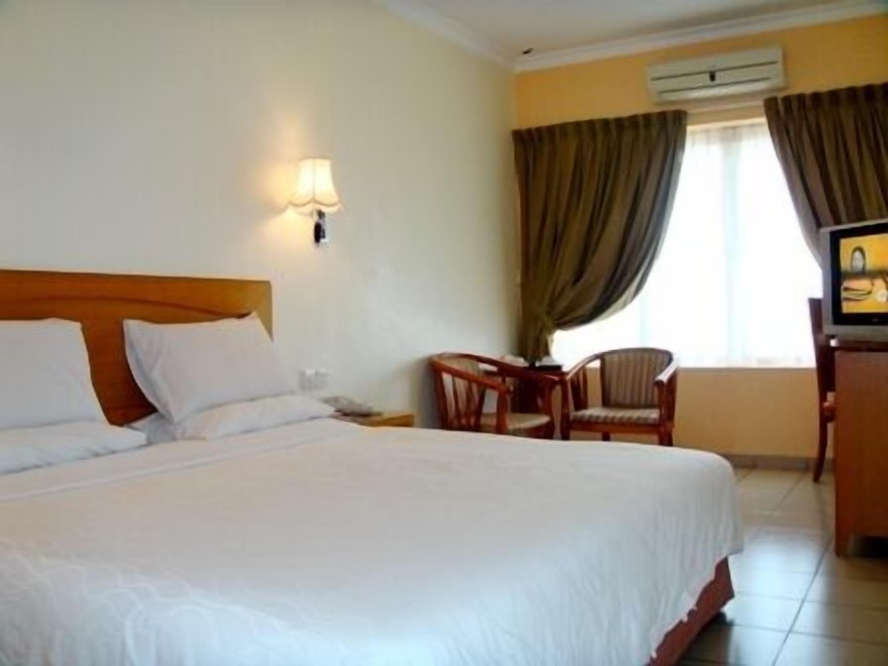 קוטה קינבלו Megah D'Aru Hotel מראה חיצוני תמונה
