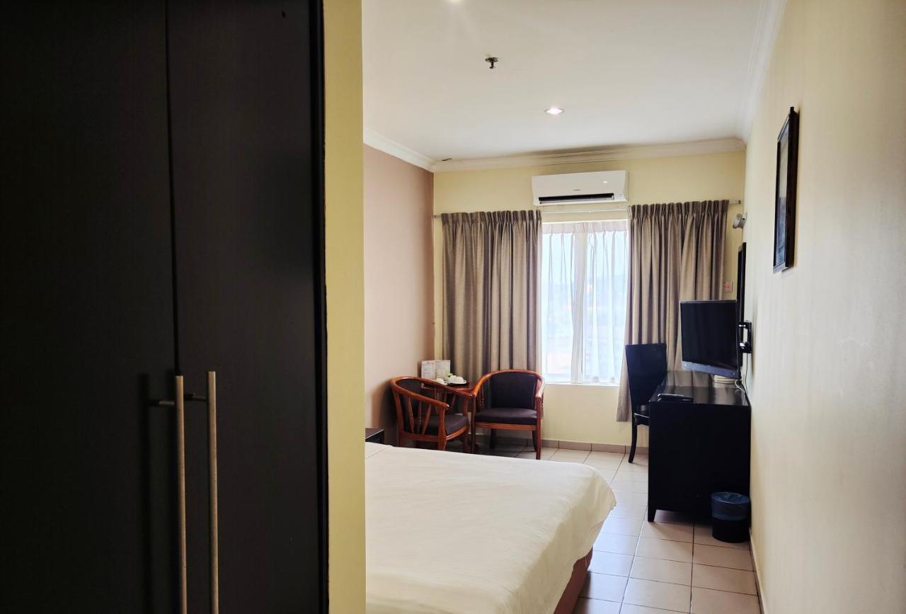 קוטה קינבלו Megah D'Aru Hotel מראה חיצוני תמונה