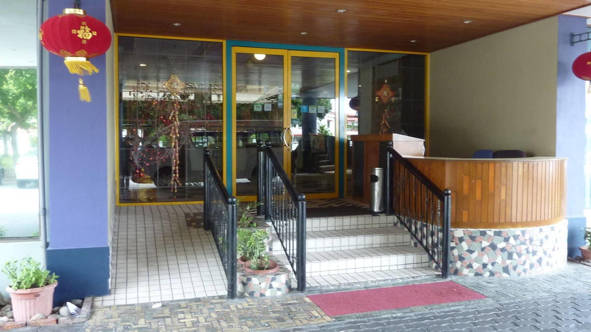 קוטה קינבלו Megah D'Aru Hotel מראה חיצוני תמונה